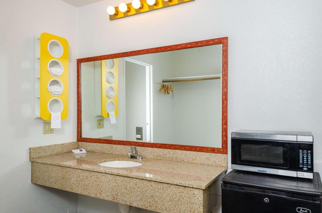 Motel 6 Oakdale, Ca エクステリア 写真
