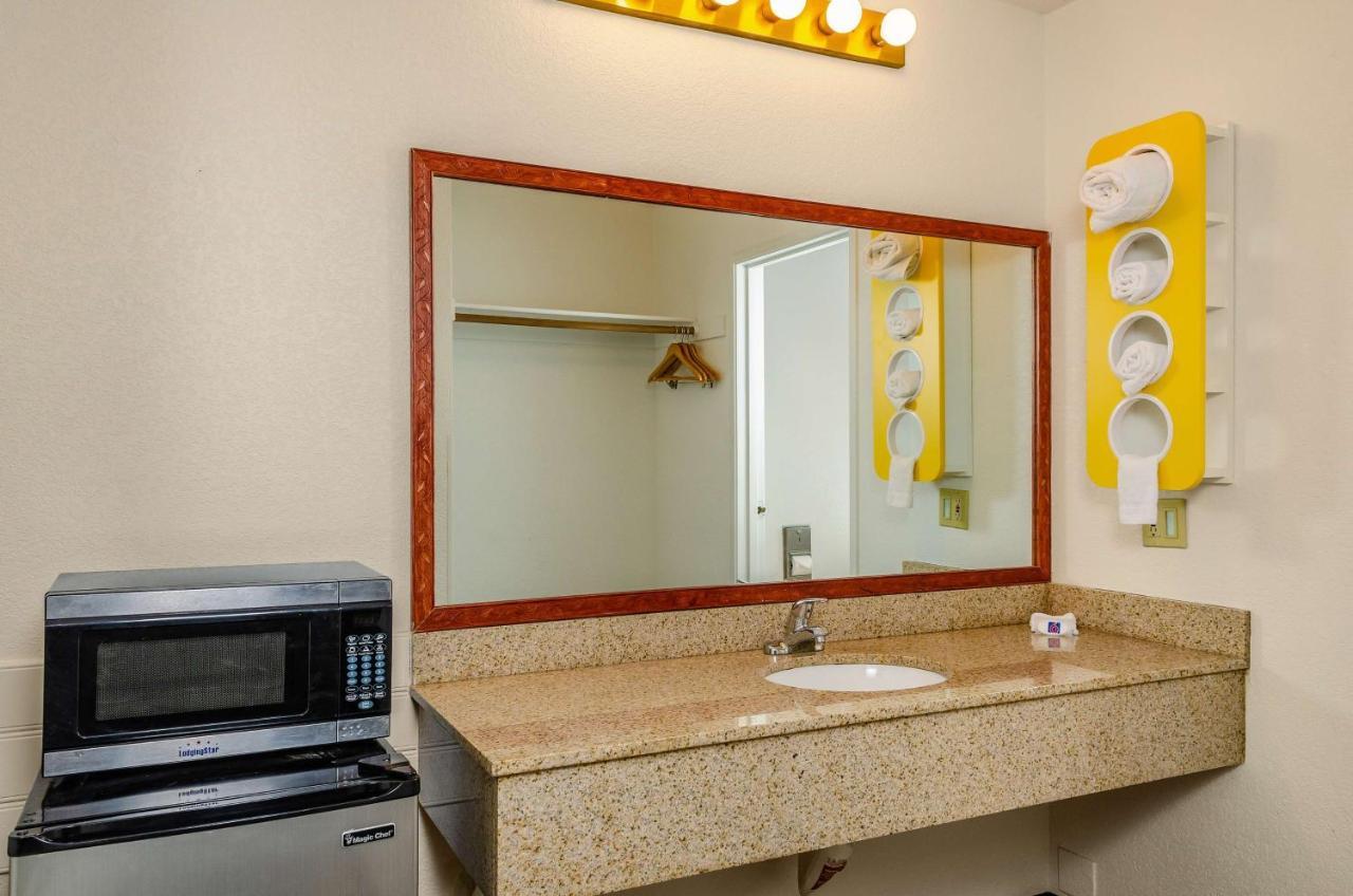 Motel 6 Oakdale, Ca エクステリア 写真