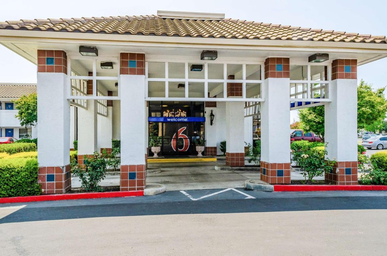 Motel 6 Oakdale, Ca エクステリア 写真