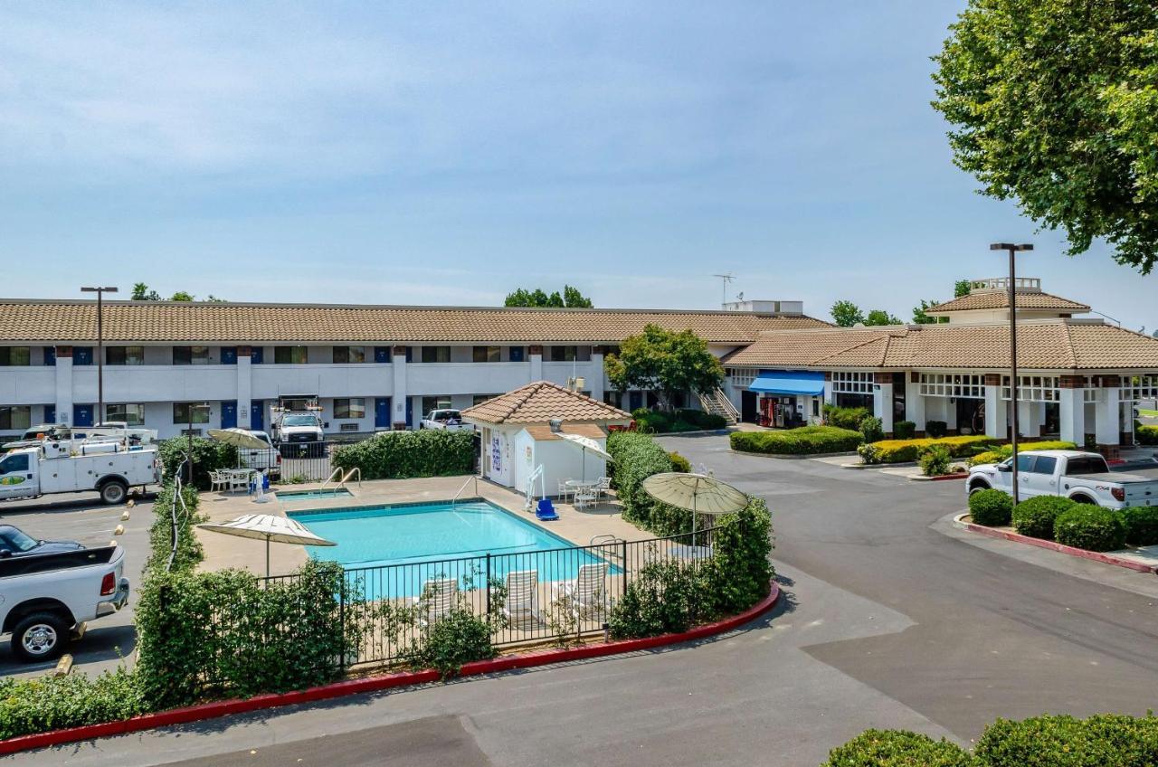 Motel 6 Oakdale, Ca エクステリア 写真