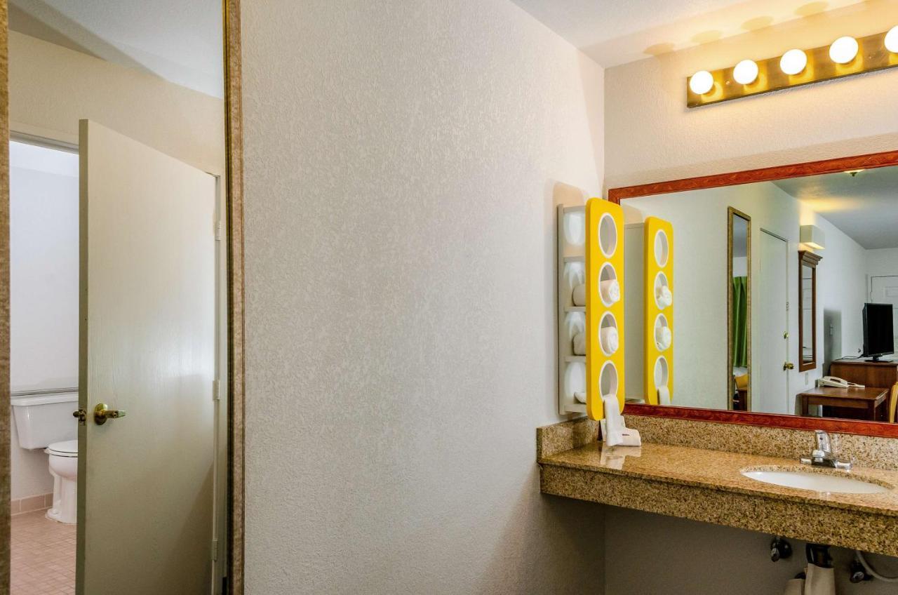 Motel 6 Oakdale, Ca エクステリア 写真