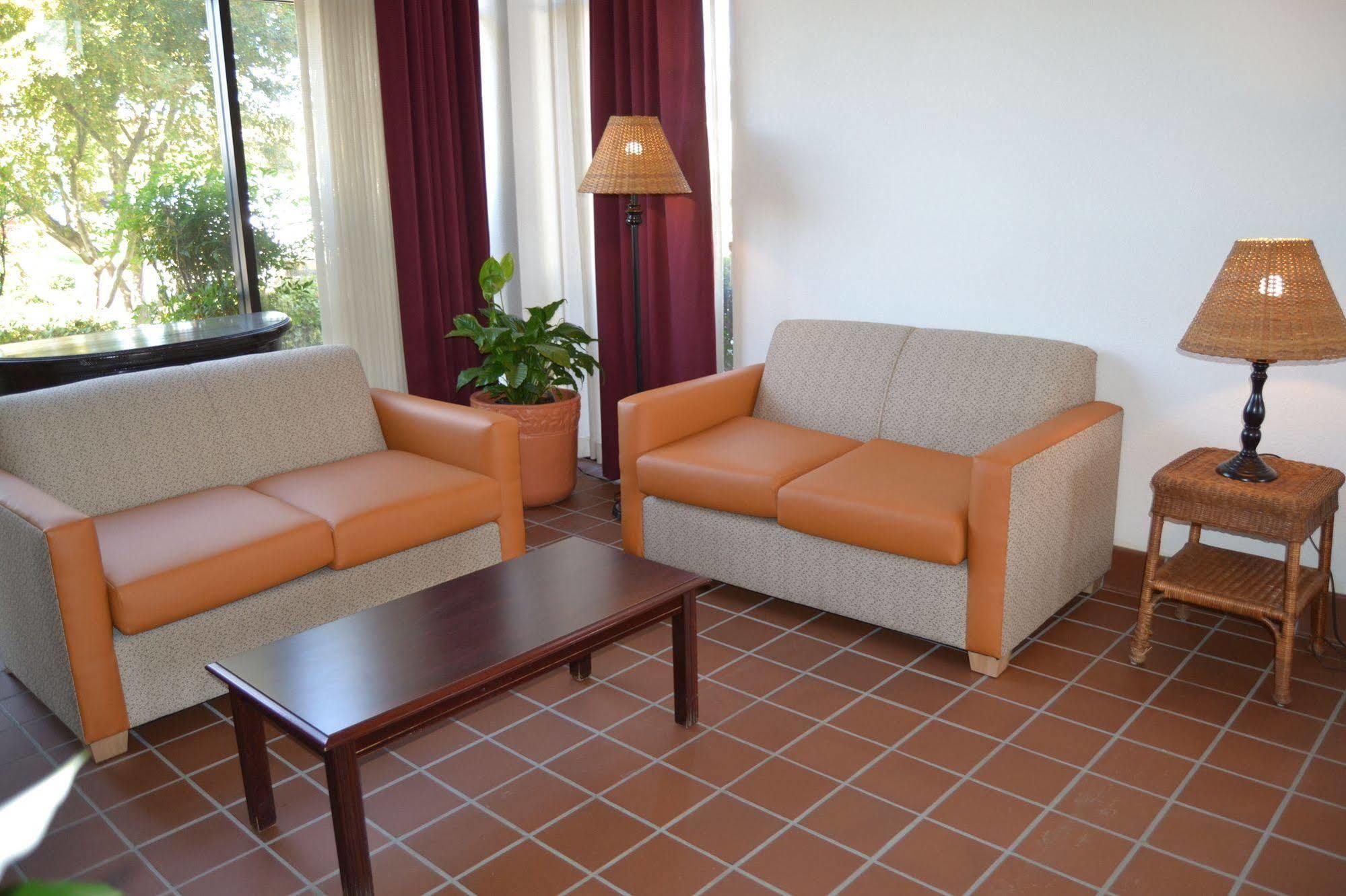 Motel 6 Oakdale, Ca エクステリア 写真