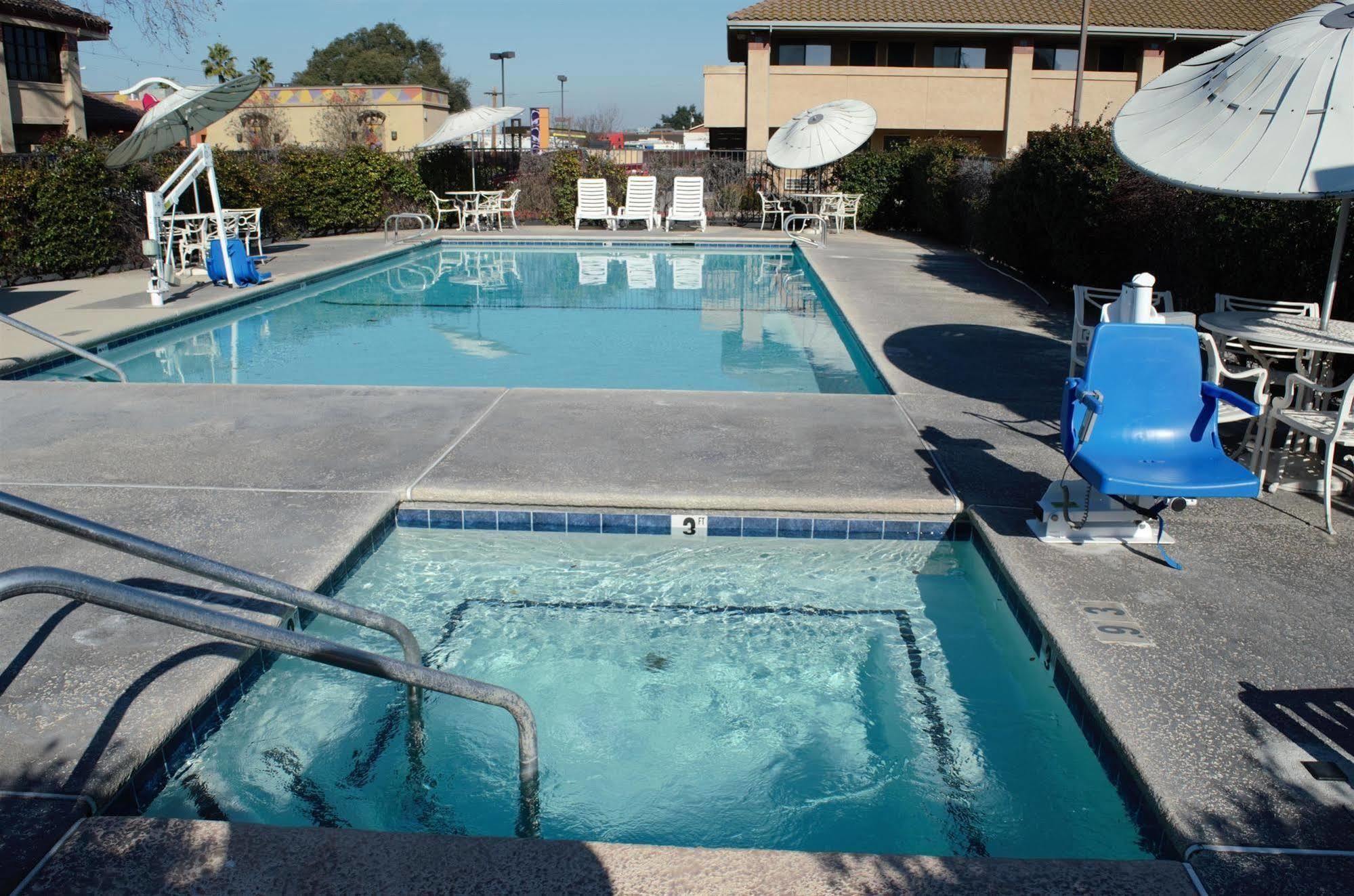 Motel 6 Oakdale, Ca エクステリア 写真